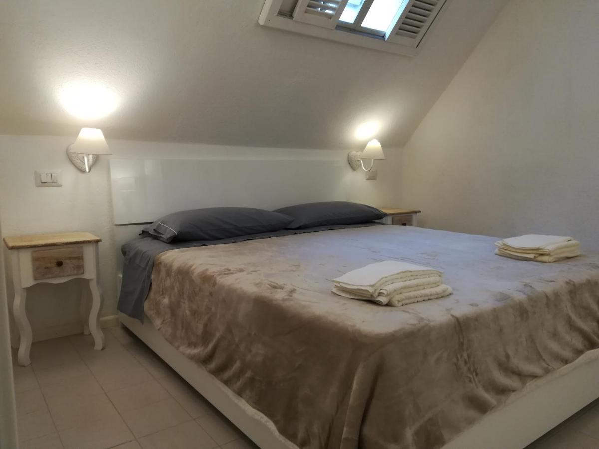 Santa Margherita Di Pula, Calaverde, Deliziosa Villetta 100 Metri Dal Mare Экстерьер фото